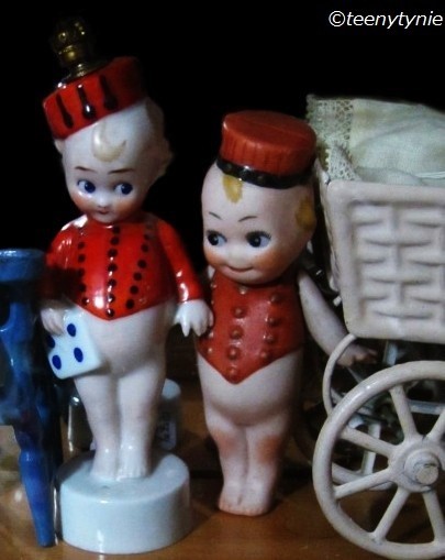 teenytynie:Kewpie bellboys.Left one is flacon and he has love messagefrom someone who gifted this pe