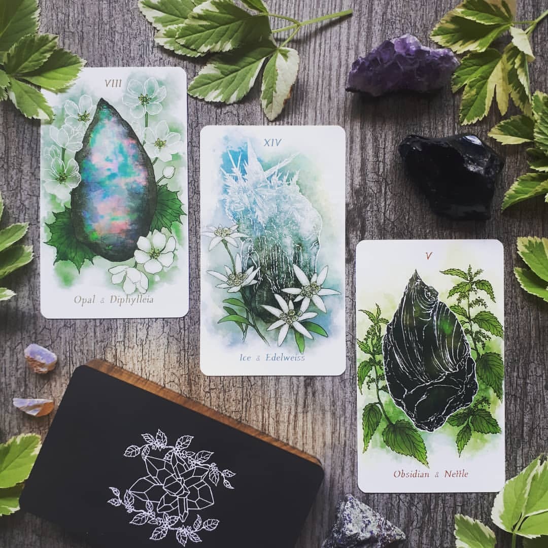 The Cracked Amethyst — The Telluric Tarot 🌹 A tarot deck of rocks