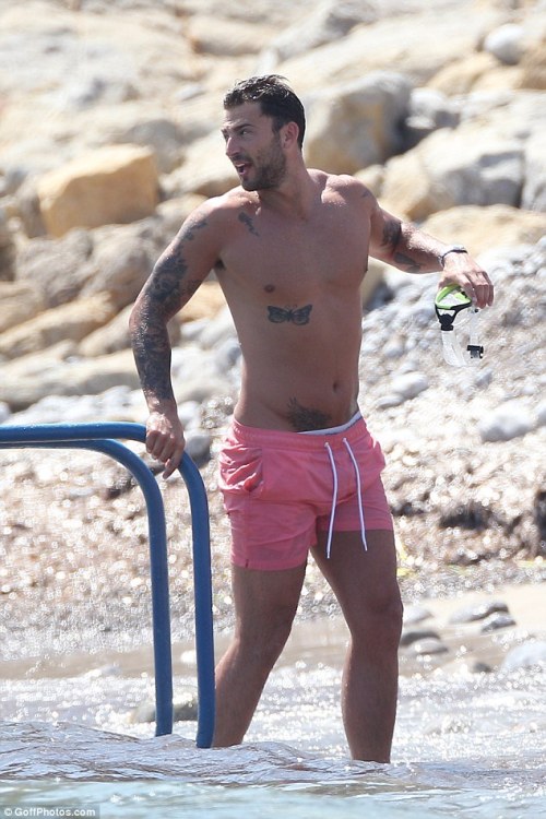 celebgosspb:  Jake Quickenden and Danielle Fogarty show off their enviable figures in Ibiza! http://wp.me/p35ujW-1jz  