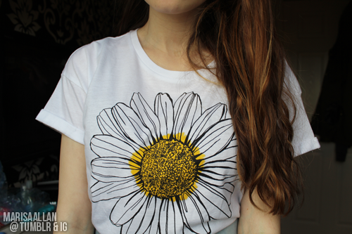 h0lllister:  idk i just like this. i bought this shirt for £3 from the kids section in new look and my hair is natural ~ ig | marisaallan (don’t repost w/o crediting me please) 