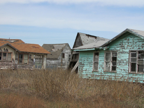 fuckyeahabandonedplaces: Hwy 171 near Cleburne TX by Laura Kalish on Flickr.