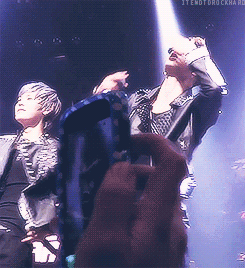  yongguk's fanservice after 'my first kiss'   