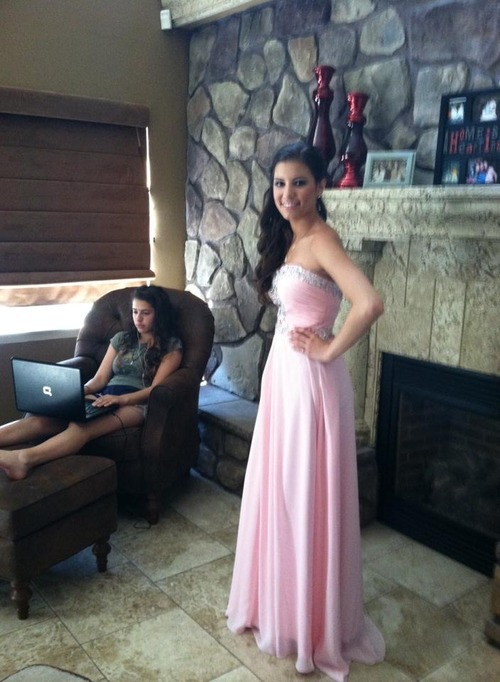 notchicken:  terranullius-andthestolengen:  notchicken:  notchicken:  tupacabra:  i feel bad for twins that aren’t equally attractive  this was me and my twin prom night  thank you for the text post  another year, another disappointment     Why are