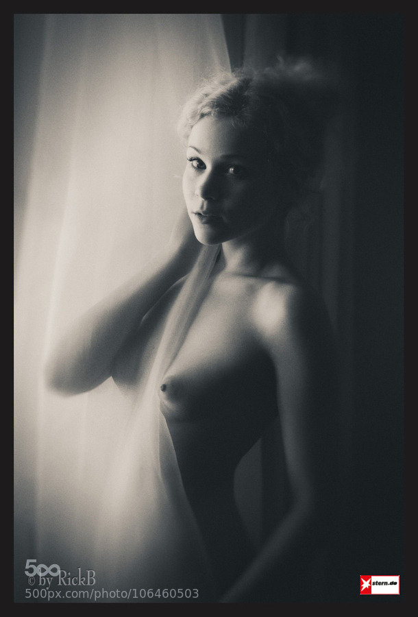 popularnude:  Marmor on Stern.de in the photo galery Retro - Oh by RickB500 , via