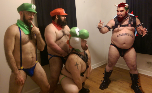 animas-animus: vatolobo:  Super Gay Mario Bears VS Leather Bowser  OH MY FUCKING GAWD!I wanna be a S