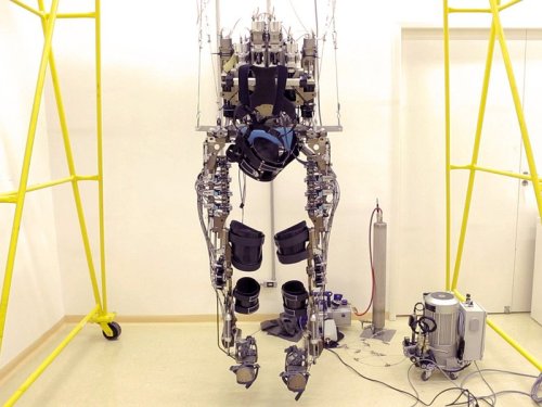 thenewenlightenmentage:  Mind-Controlled Technology Extends Beyond Exoskeletons A wearable robot controlled by brain waves will take center stage at the World Cup this week, but it’s not the only mind-controlled tech out there Today, in São Paulo,