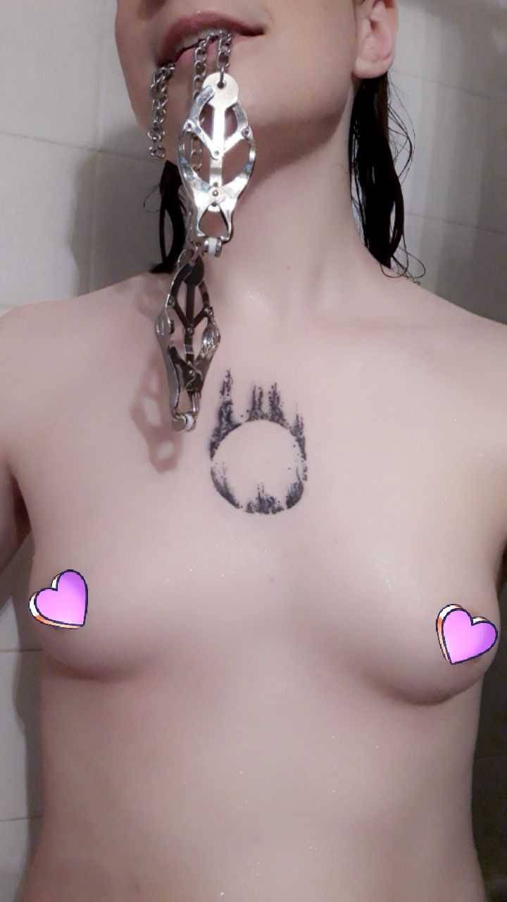 tonguesandothershit:  Let’s have some fun? 💜