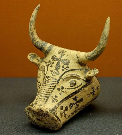 hellenismo: rhyton in the shape of a bull’s head; 1425-1300 bc, Late Helladic IIIA; found in a