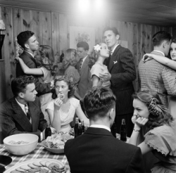 glamcandy5:  40’s teenage life. I may have been born in the wrong generation. Photographs by Nina Leen. 