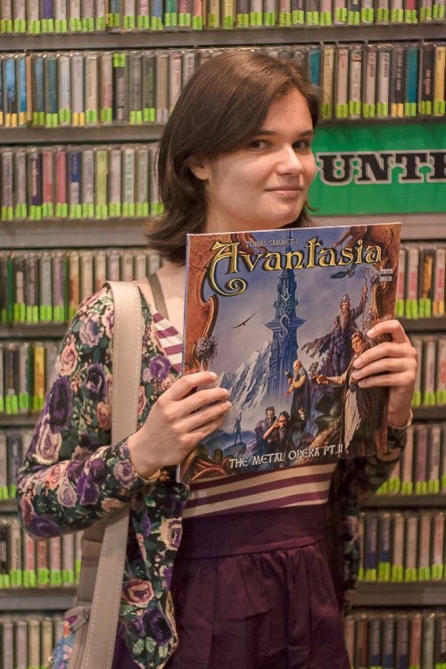 wolfila:  Me herping at Amoeba Records in Hollywood :3 