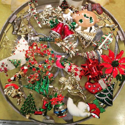 Our large selection of holiday pins has arrived and they are selling fast! #pins #vintagechristmasje