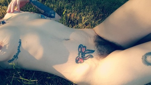 mamafaeriexx: mamafaeriexx: 7am sunrise on my naked body. A baby grasshopper landed on my nipple. Bl