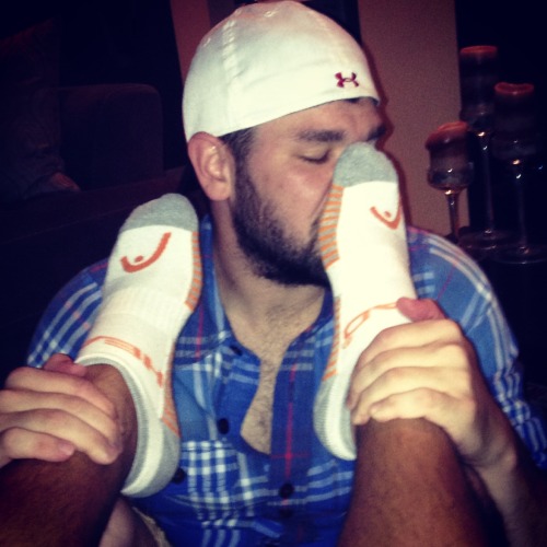 yngrawcumdump:  …for the second night in a row, I found myself under the socks and feet of one of the hottest men I’ve ever met.  