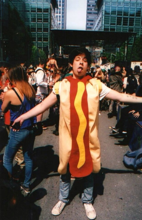 50shadesofsuckmydick:  50shadesofsuckmydick:  My names Charlie, and I’m all  sorts of fucked up in this picture  yes i adore bihndis 