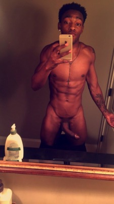 ralphlauren00:  Who’s your Daddyyy 😜😜😈 Hit my Kik uppp Big__D33 Lets get Active!