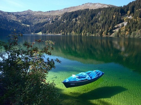 ahurleygirl:runyouclevrboyandremember:The water at Flathead Lake, Montana is so clear   I love Flathead Lake. I want to go back.