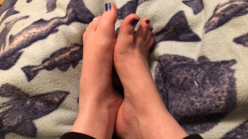 I love my dark blue polishcurrently taking requests, message me on kik or snapchat @ taybbiz !!