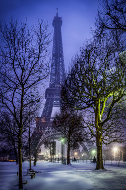 c1tylight5:  Eiffel Tower Snow 2013 | Ramelli