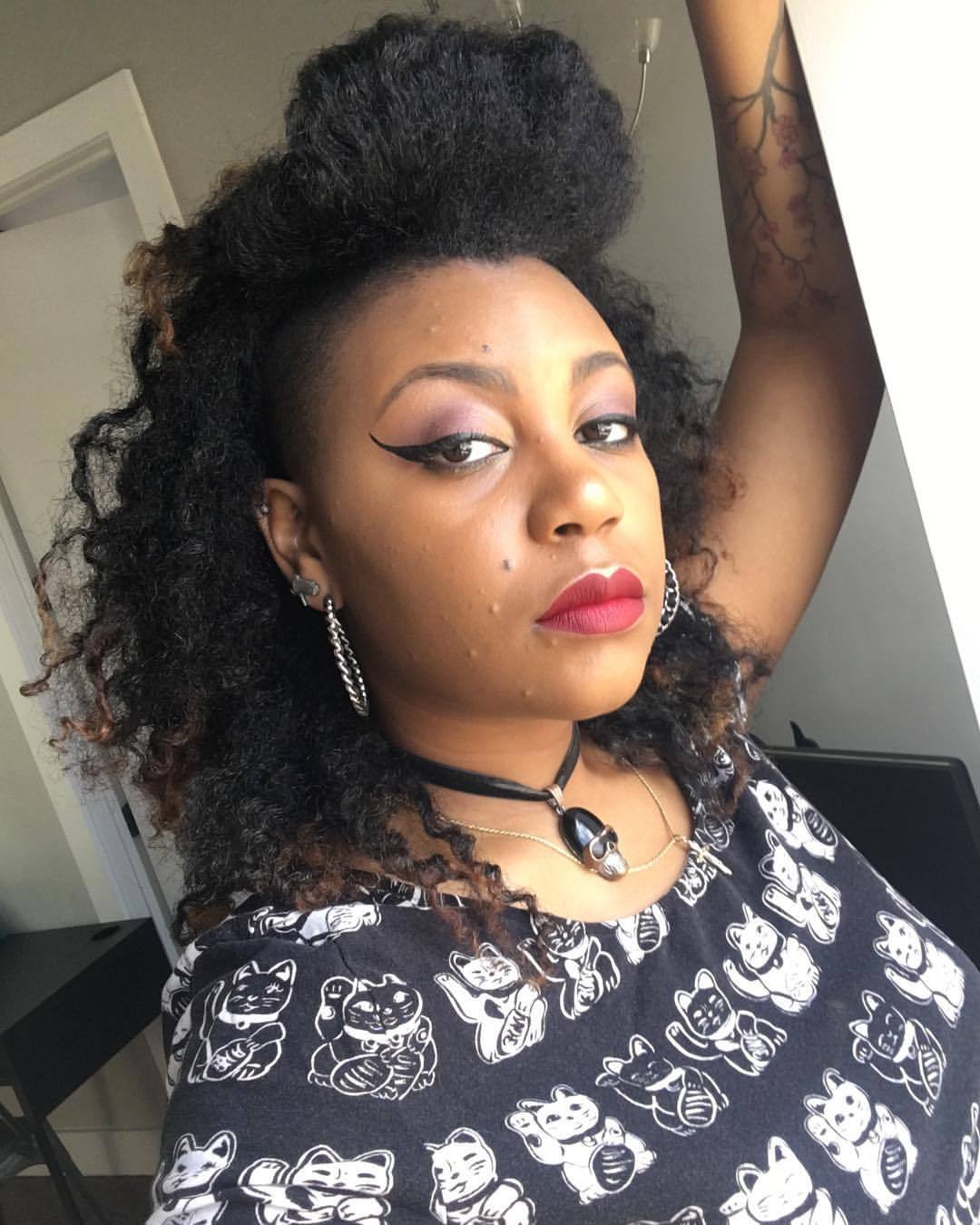 noctuasrevenge:  Wearing wigs for a month was cute, but I missed my hair. #naturalhair
