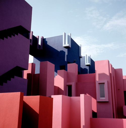 Porn Pics razorshapes:  “La Muralla Roja” in Spain