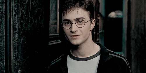 themundanemuggle:  shrewdslytherin:  They saw James for a second.   THIS IS NOT