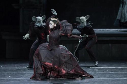 gnossienne:Productions by Christian Spuck: Romeo und Julia (1,2), Nussknacker und Mausekönig (3,4), 