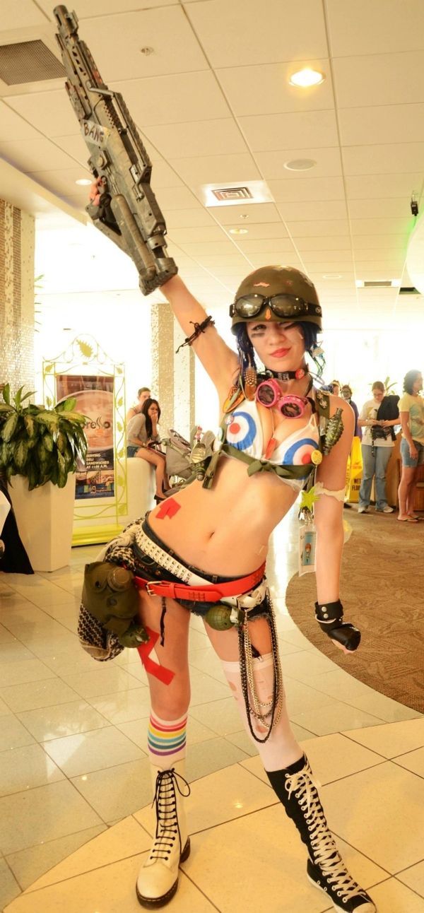 hottestcosplayer:  She is simply amazing. For more of her click here! http://amzn.to/293Xgfa