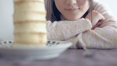 osr48:  Hhmm, yummy..I mean Hoshino Minami, not the cake..