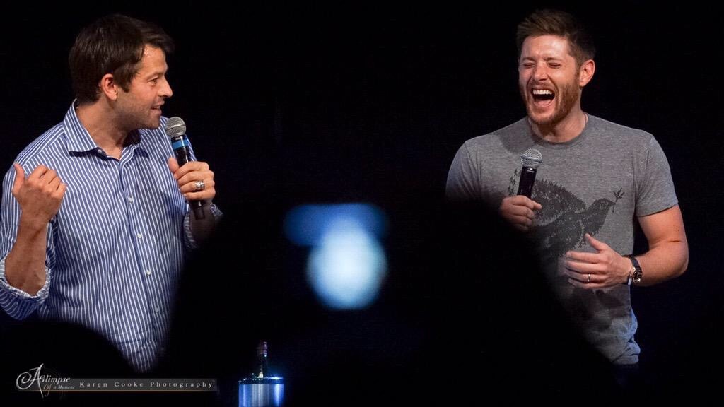 heartdoc112:  JENSEN WIPES HIS MOUTH WITH HIS SHIRT AND THEN REALIZES HE JUST FLASHED