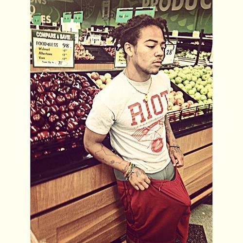 jefe—-:  justchillingpapi:  I endorse public erections  Omfg , I would let him hit right on those damn apples.