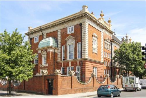 pattinson360:  Rob and Twigs may be looking to buy a home in the Hackney area of London. They’