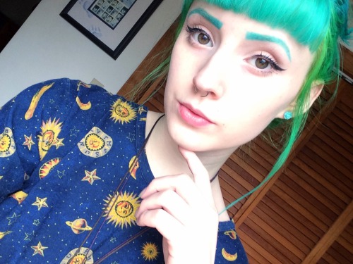 xpixi-dustx:  Lil alien