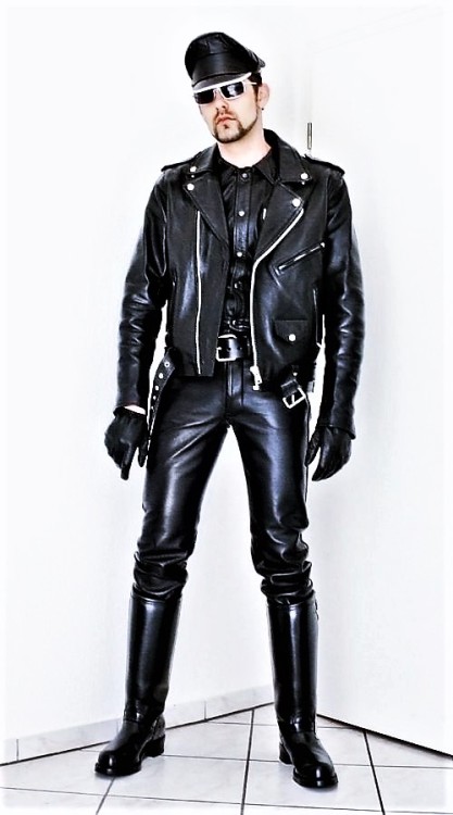leatherlawman:2nd draft: Hot frigging leather frigging sexy frigging motherfriggers.