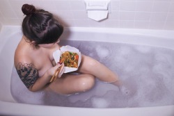 smilingravenjaws:  caramichele:  25th birthday gift to myself was this Lee Price inspired photo of me eating in the bath. thanks jsalapek for making this happen and being generally amazing.  Signal boosting my friends photo because yes it deserves more