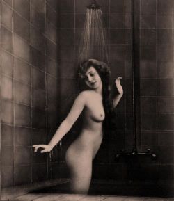 retrogasm:  Shower in the 1920s