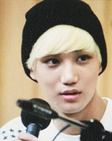 jongin-a-blog:  Kai looking gorgeous with his new blonde hair~ 