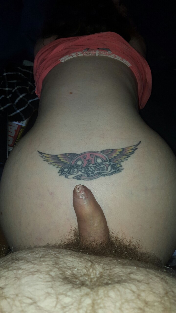 omgkatiesreviews:  hay baby katie… hows this view for you …  . amy-at-wearerealcouples🎸