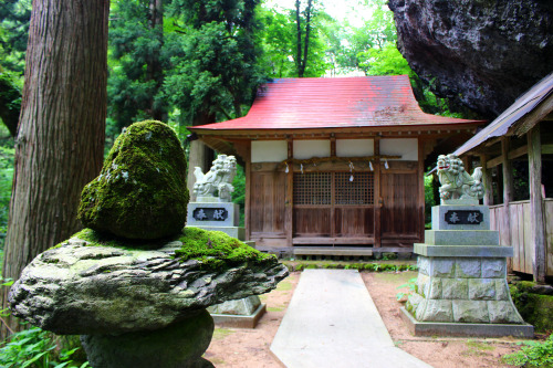 20200627（土）勝山市にある大矢谷白山神社（Oyadani Hakusan Shrine）に行ってまいりました。以前から一度は訪ねてみたい場所の一つだったんです。車から降りて神社まで田んぼの横の