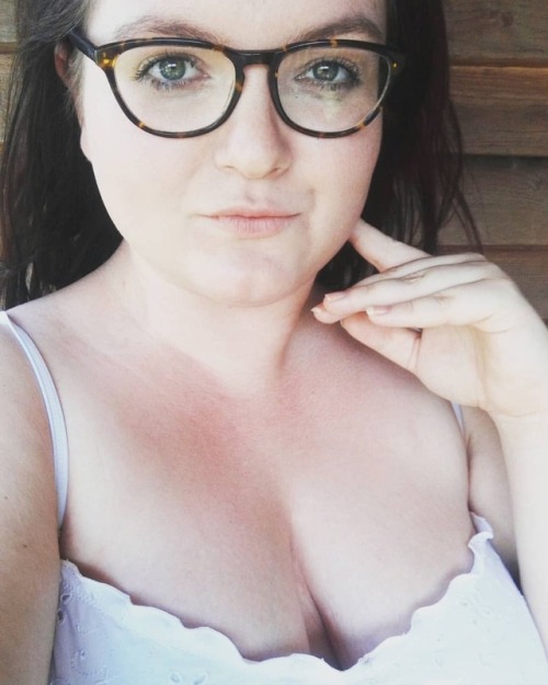 Suns out! ☀ . . #sun #sunny #swimsuit #boobs #chubby #chubbygirl #czechgirl #czech #liberec #glasses