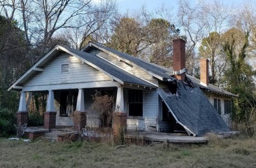 abandonedandurbex: Broken home found in the woods  [3024x 1991] Source: https://openpics.aerobatic.io/ 