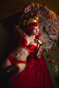 cute-cosplay-babe:  ImBloodAlice as Alexstrasza from World of Warcraft [self]