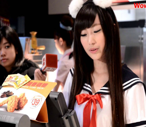 XXX New Post has been published on http://bonafidepanda.com/mcdonalds-workers-taiwan-play-dress/McDonalds’ photo