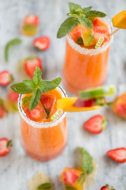 foody-goody:  Strawberry mango agua fresca. Recipe here!