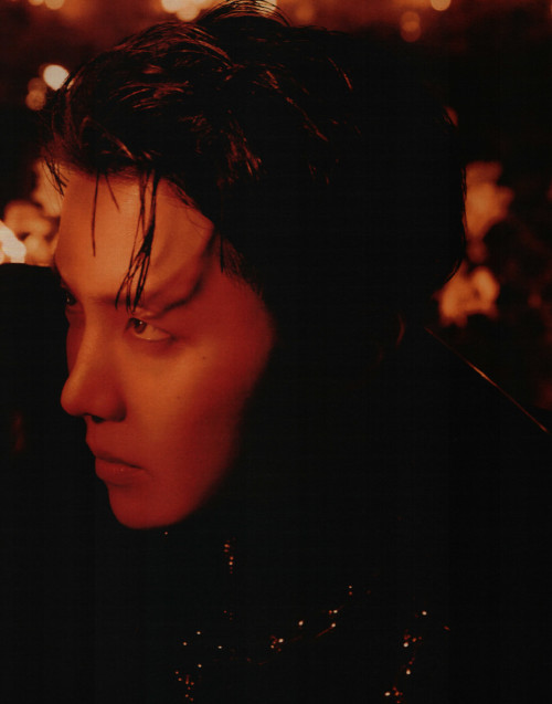 SPECIAL 8 PHOTO-FOLIO - J-HOPE V