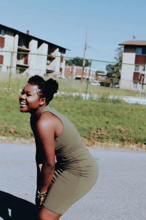 blackfashion:  I forgot what her name was. I had just met her and we spent like a good 10 minutes with friends but she and I barely talked. She looked too beautiful to not photograph. She is such a beauty🍫🍫✨✨