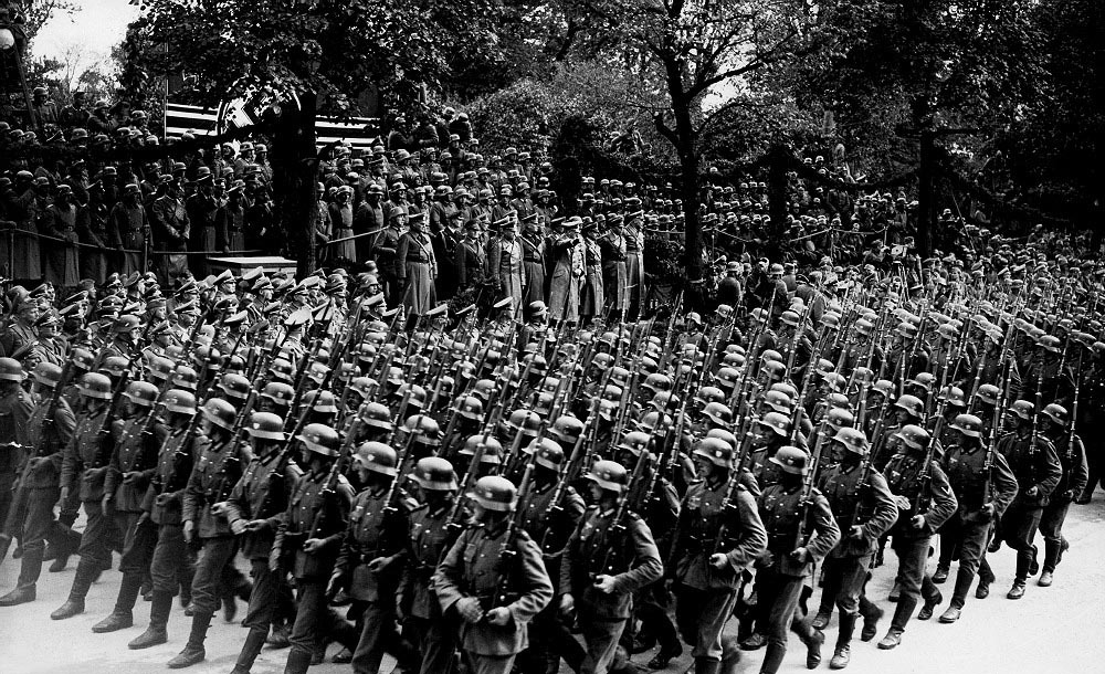adolfi:  Victory parade in Warsaw in front Hitler - 05.10.1939 