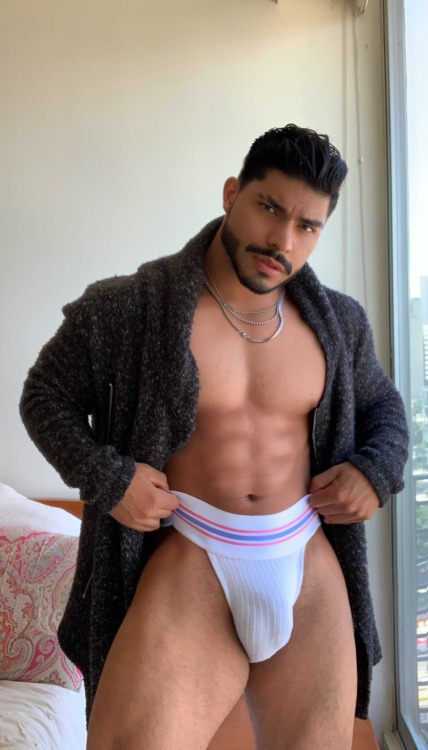 jjmalibu:    Check out more hot guys! ottonielyanez