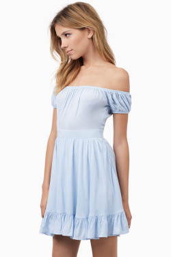 nymphetfashion:  Blue Or Cream Dress