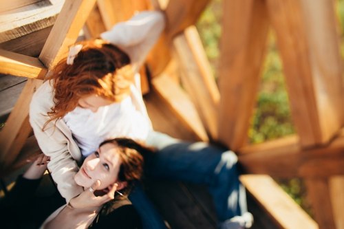 girl kissing girl