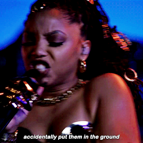 rue-bennett:CHLOE X HALLETipsy LIVE